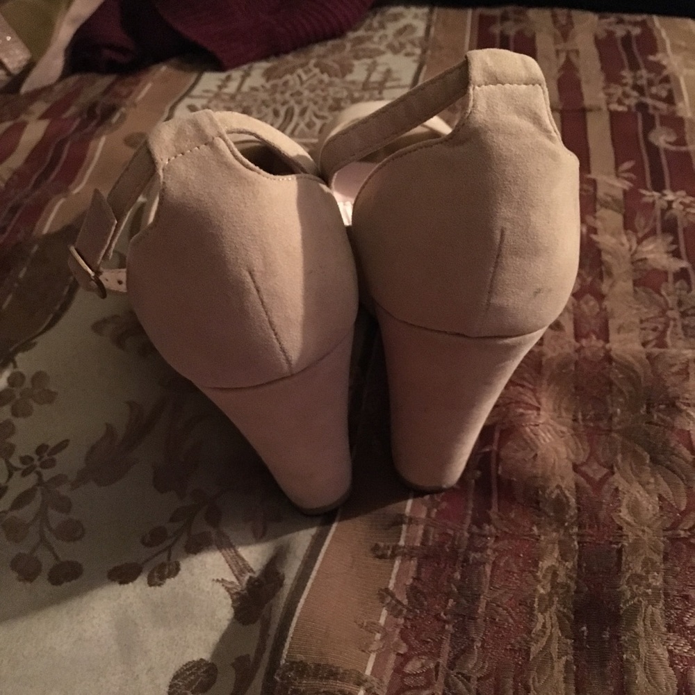 Heels - Picture 3 of 3